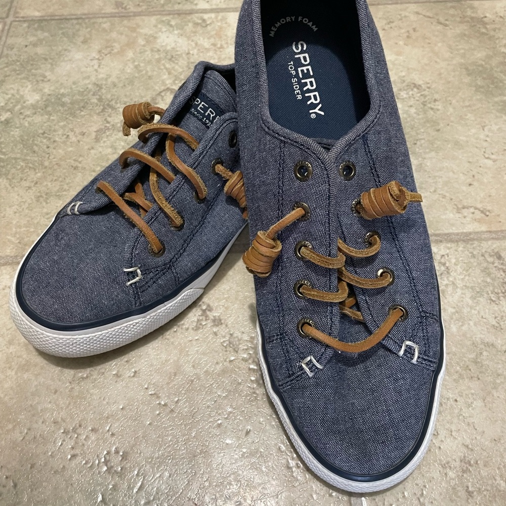EUC‼️ Sperry Blue Jean in Color Tennis Shoe Size 7.5